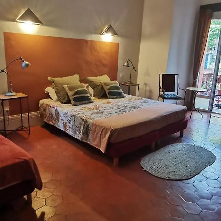 Bed and Breakfast Le Mimosa Saint-Saturnin-de-Lucian Esterno foto