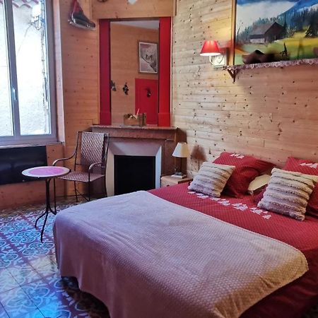 Bed and Breakfast Le Mimosa Saint-Saturnin-de-Lucian Esterno foto