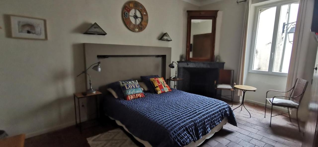 Bed and Breakfast Le Mimosa Saint-Saturnin-de-Lucian Esterno foto